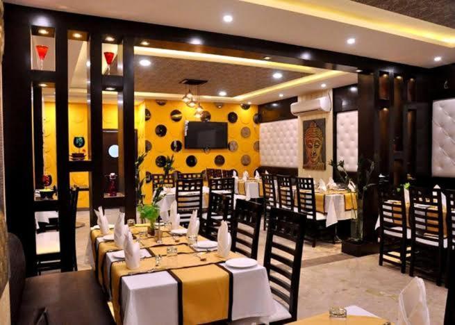Hotel Bellevue , Gwalior Exterior photo