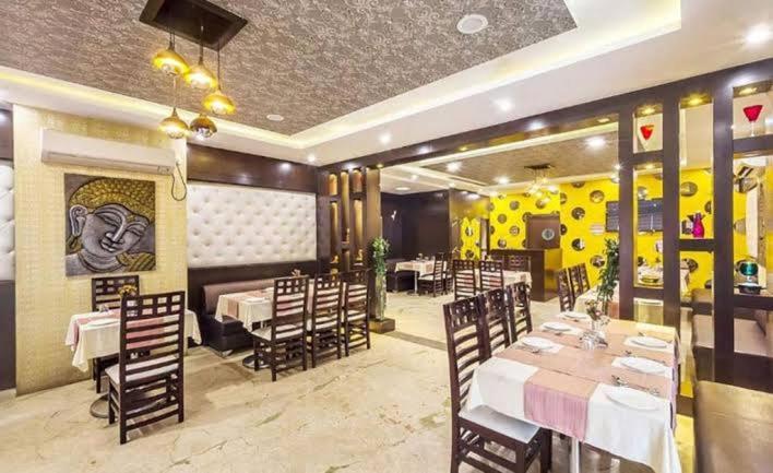 Hotel Bellevue , Gwalior Exterior photo