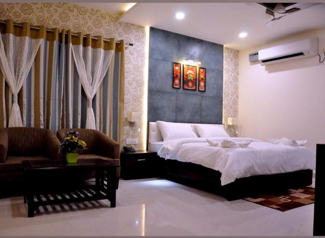 Hotel Bellevue , Gwalior Exterior photo